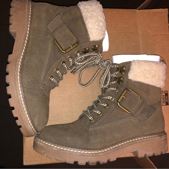 Universal Thread Lace Up Boots - Picture 5 of 15